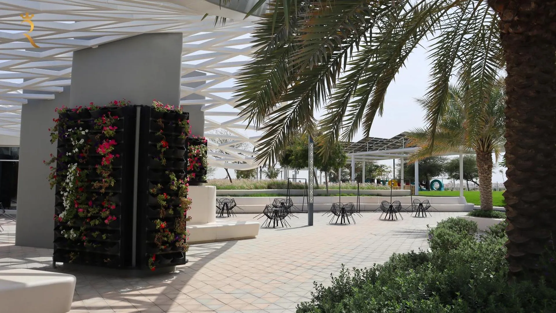 Urban 1Br Bliss With Free Pool And Parking In Masdar City Абу-Даби