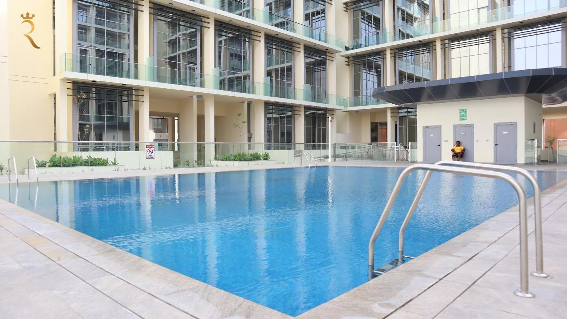 Urban 1Br Bliss With Free Pool And Parking In Masdar City Абу-Даби